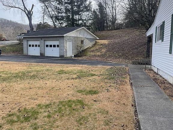 4th image of 270 Pine Dr