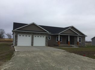 5 York Dr, Strasburg, IL 62465