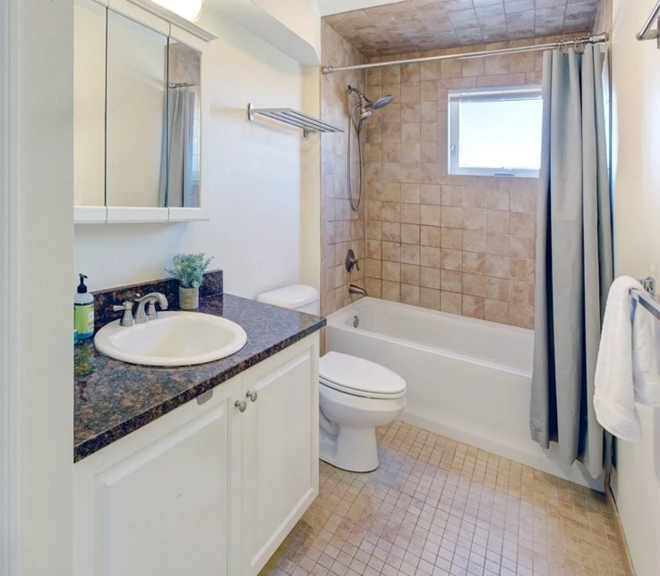 2 bed, 1.5 bath, 1102 sqft, $3,450 — Photo 3