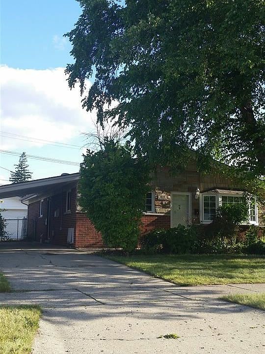 1st image of 18548 Blue Island Ct