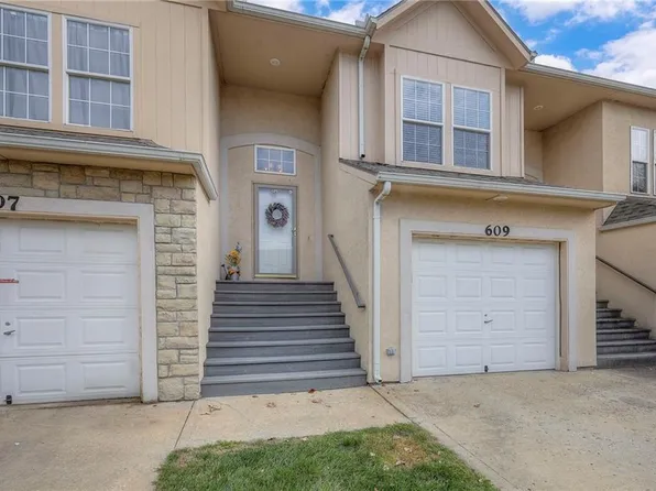 609 S Woodson Ln, Gardner, KS 66030