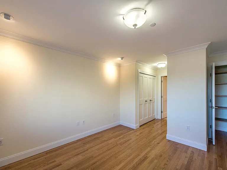 1443 Beacon — Photo 55