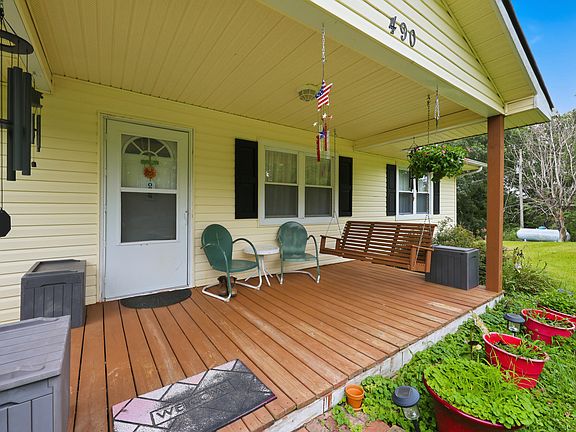 3rd image of 490 Marshall Pike