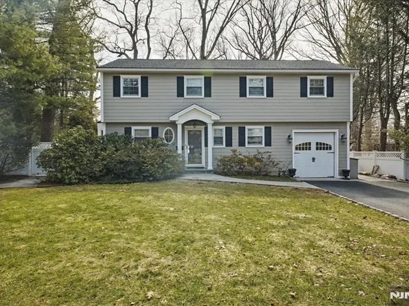 32 Highview Ave, Woodcliff Lake, NJ 07677