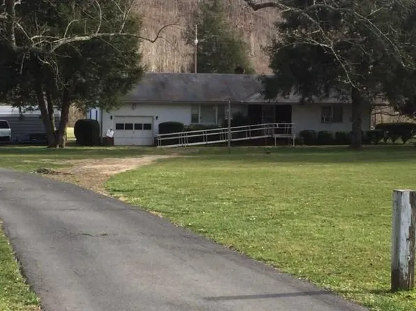 2568 Rockfish Valley Hwy, Nellysford, VA 22958