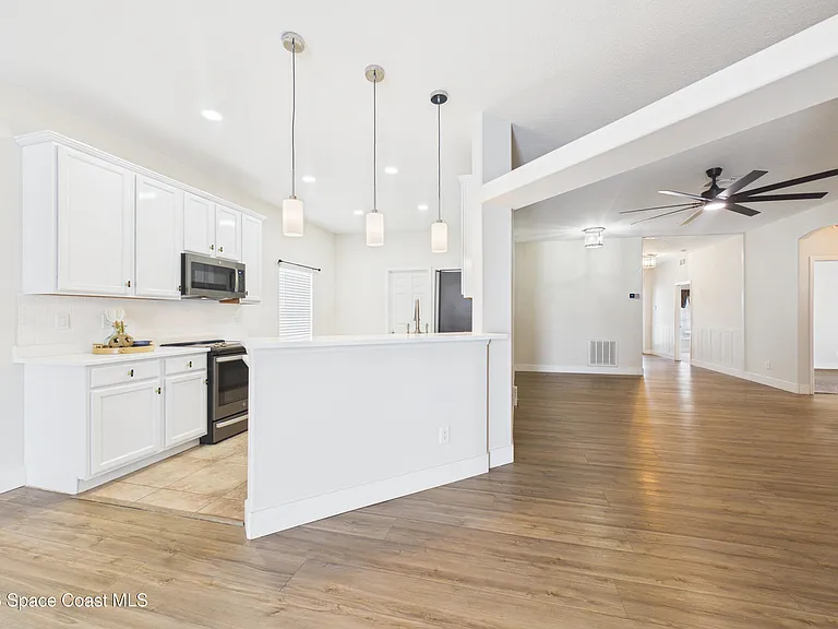6106 Indigo Crossing Dr — Photo 10