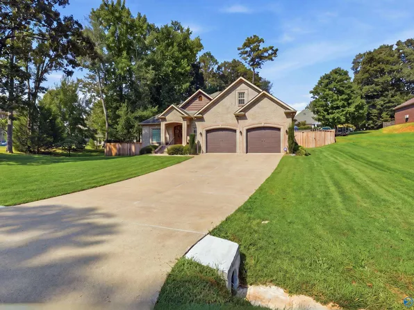 286 Plantation Cir, Killen, AL 35645