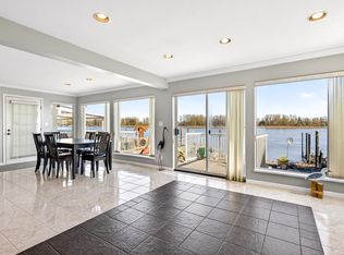 20346 Wharf St, Maple Ridge, BC