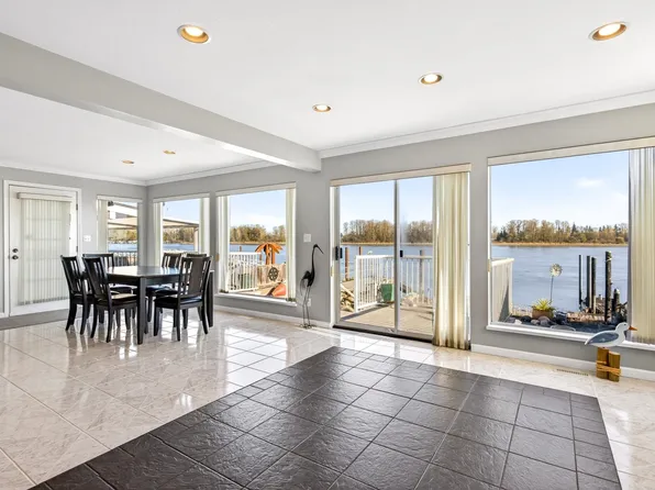 20346 Wharf St, Maple Ridge, BC V2X 1A3