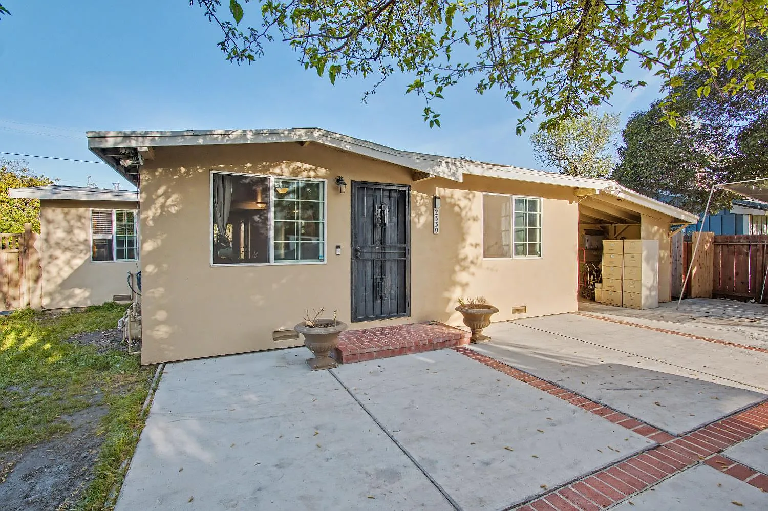 2330 Meadowbrook Ave photo 1