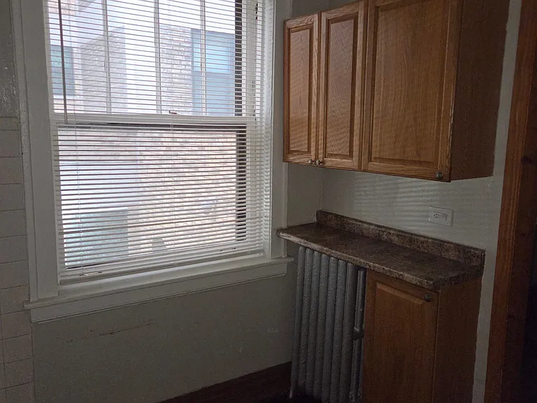 1335 W Fargo Ave #1W — Photo 12