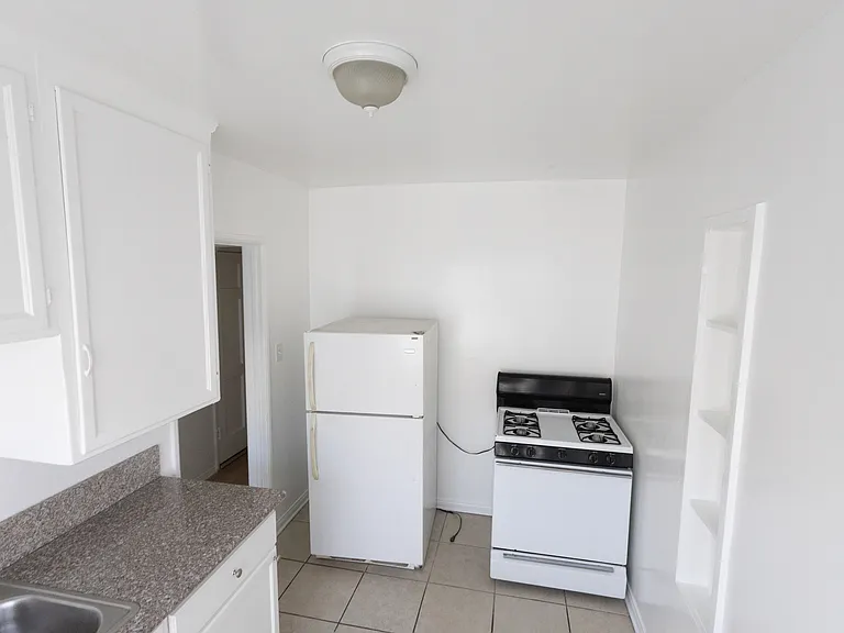400 S Pacific Ave #408-1/2 — Photo 6