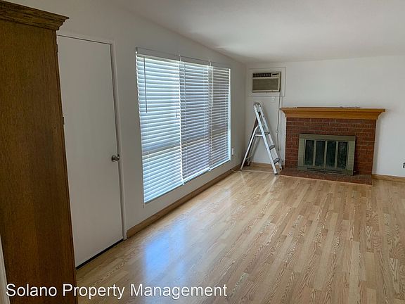 3rd image of 1218 E Tennessee St