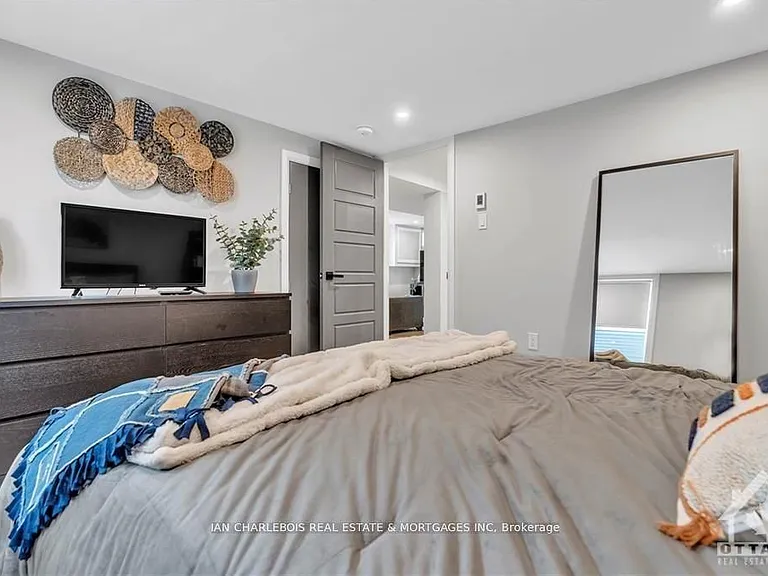 820 Smyth Rd #B — Photo 7