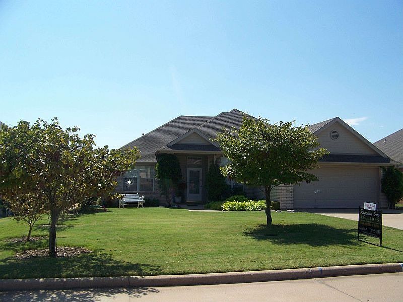 1st image of 711 W Aldine Ct