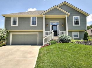 3209 SW Tiara Ln, Lees Summit, MO 64082
