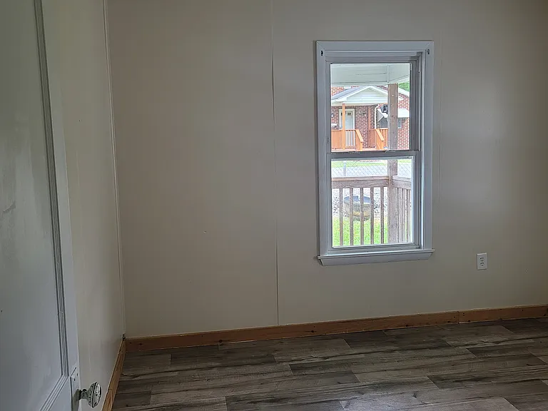 140 Mullens St — Photo 26
