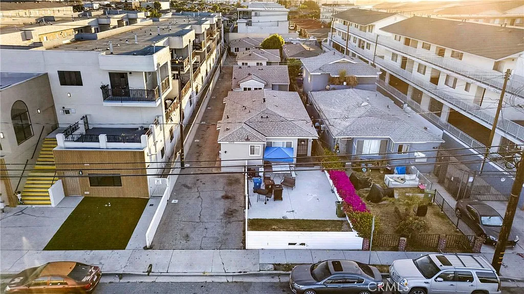 2 bed, 873 sqft, $2,800 — Photo 1