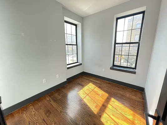 Rented by Tapiro Realty | media 6