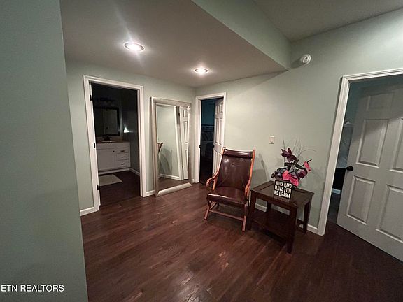 30th image of 150 Red Oak Dr