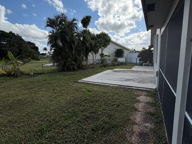 Carolina Cir — Photo 28