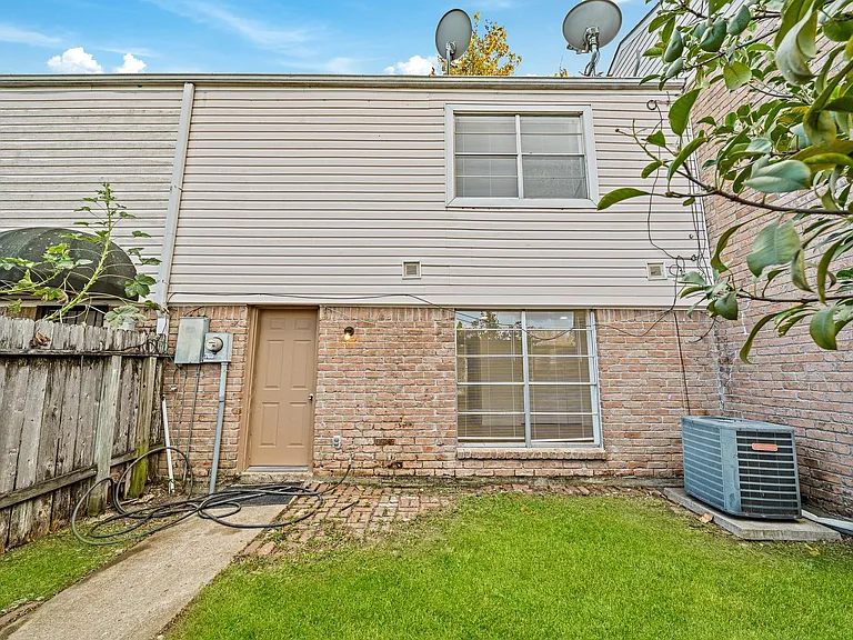 8726 Wilcrest Dr #8726 — Photo 24