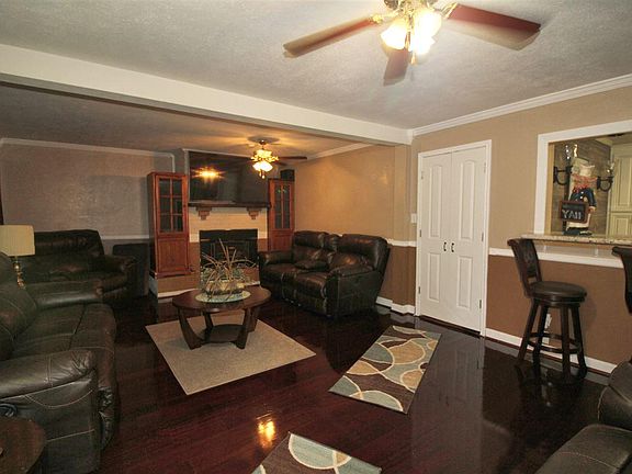 3rd image of 9340 Broun St