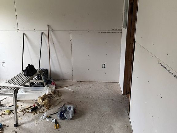 4th image of 316 Outlot St