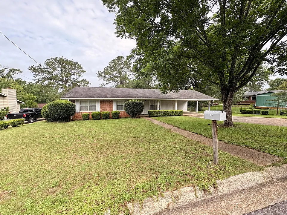 102 Navaho St