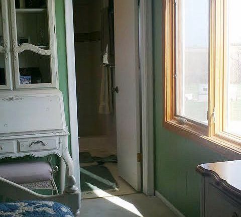 Tile bath, coffered ceilings 