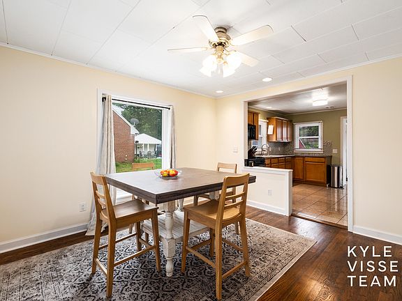 3rd image of 3825 Benjamin Ave NE