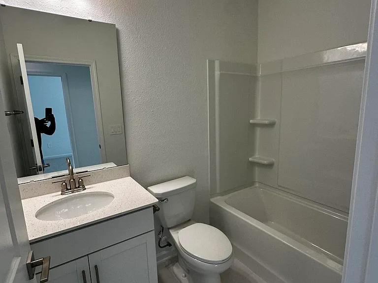 545 Brandon Lakes Dr — Photo 33