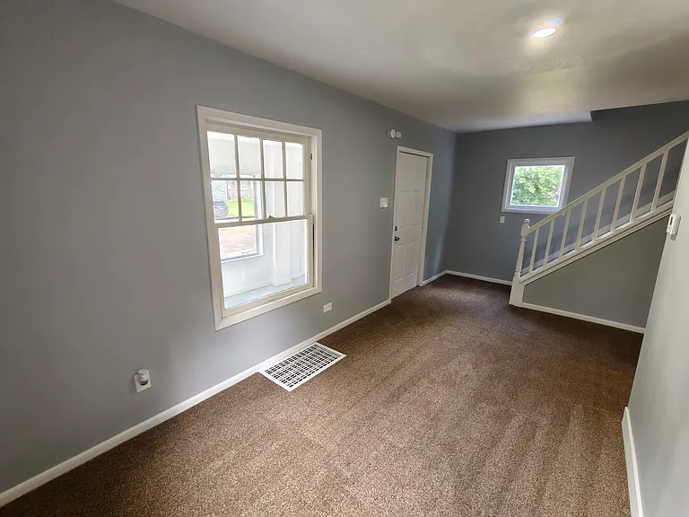 556 Chittenden St — Photo 7