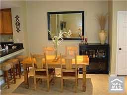 Breakfast bar & Dinning area