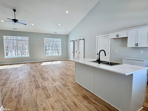 5th image of 317 27th Ave S