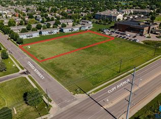 1104 E 73rd St, Sioux Falls, SD 57108