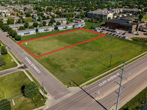 1104 E 73rd St, Sioux Falls, SD 57108