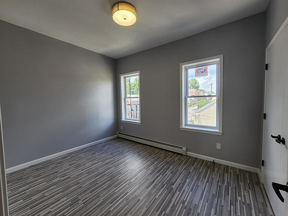 2nd image of 500 Broadway #2