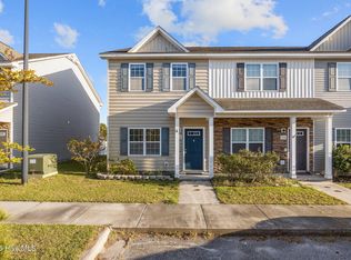 510 Oyster Rock Ln, Sneads Ferry, NC 28460