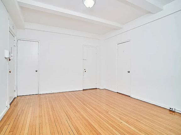 3rd image of 135 E 50th St APT 2J