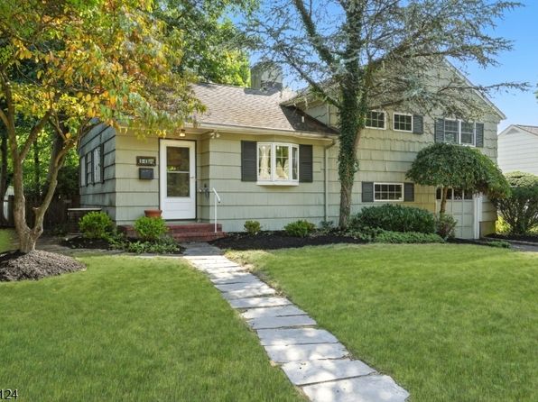 121 Squire Hill Rd