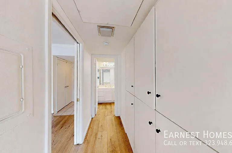 4915 Tyrone Ave #204 — Photo 15