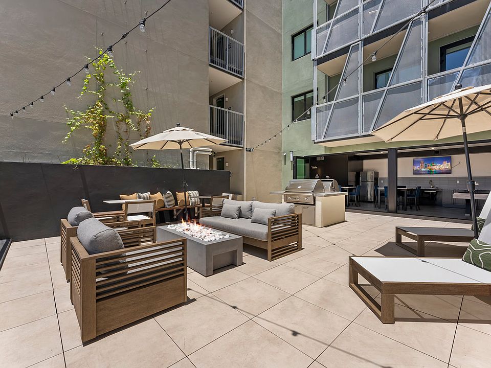 1st image of 3066 N Park Way APT 312