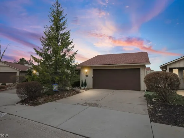 22144 Meadowsouth Ct, Strongsville, OH 44149