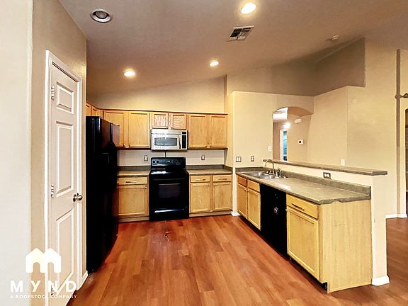 2nd image of 33921 N Barbara Dr