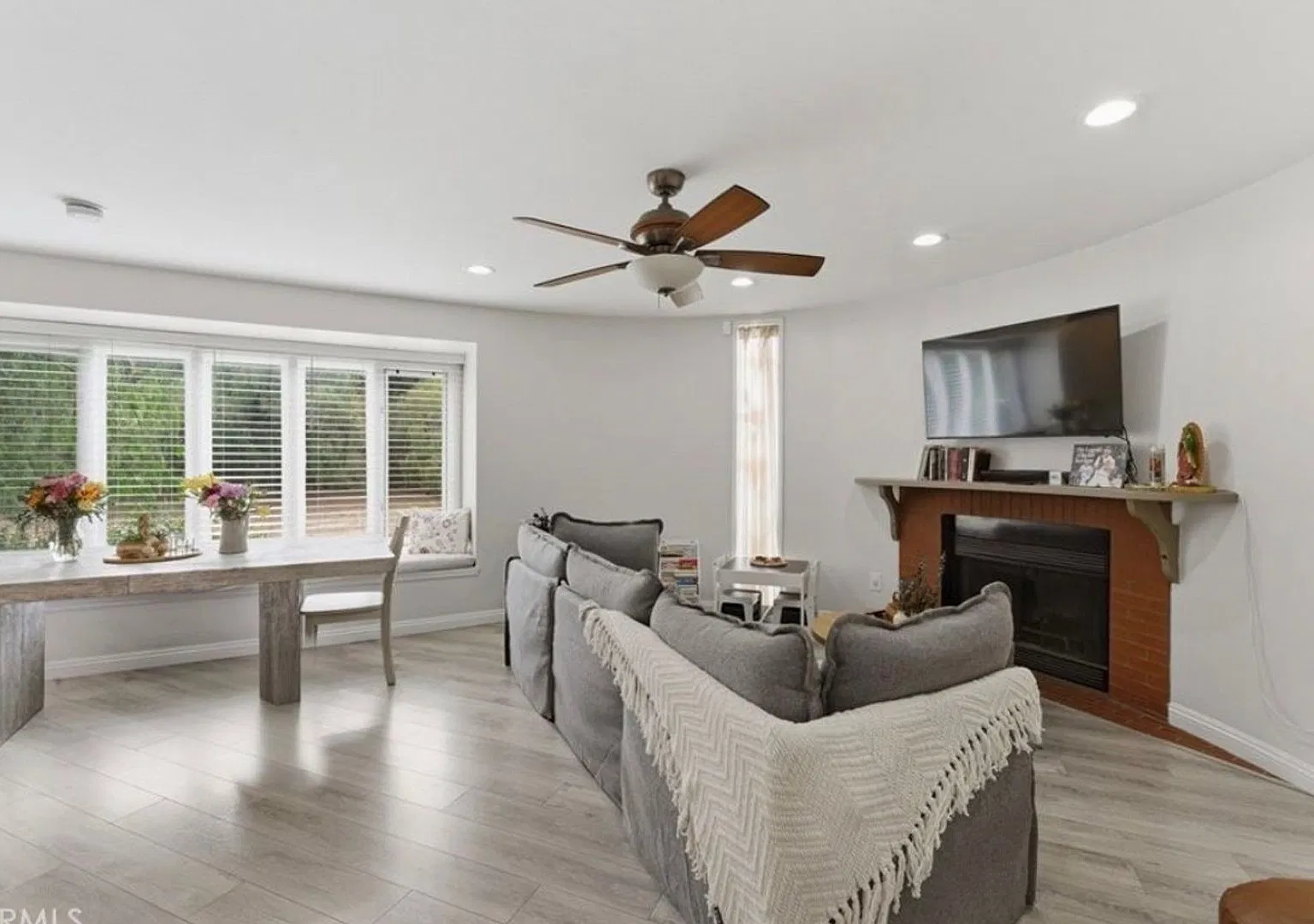 Charming 2BR Condo in Fullerton — Photo 4