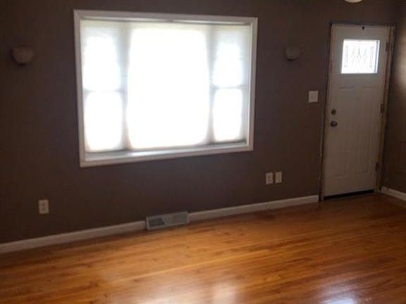 3rd image of 13 Lincoln Ave