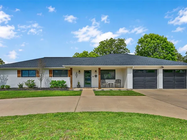 207 Briar Ridge Dr, Bellville, TX 77418