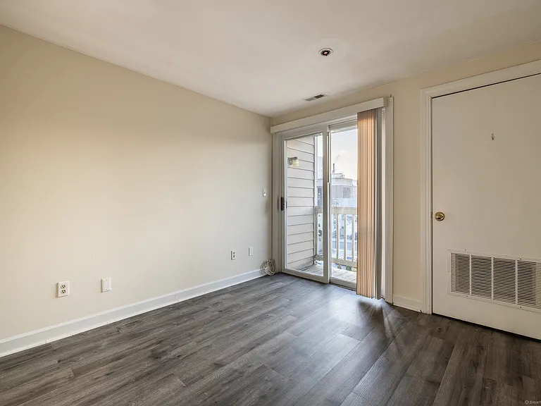 980 Lindley St #304F — Photo 10
