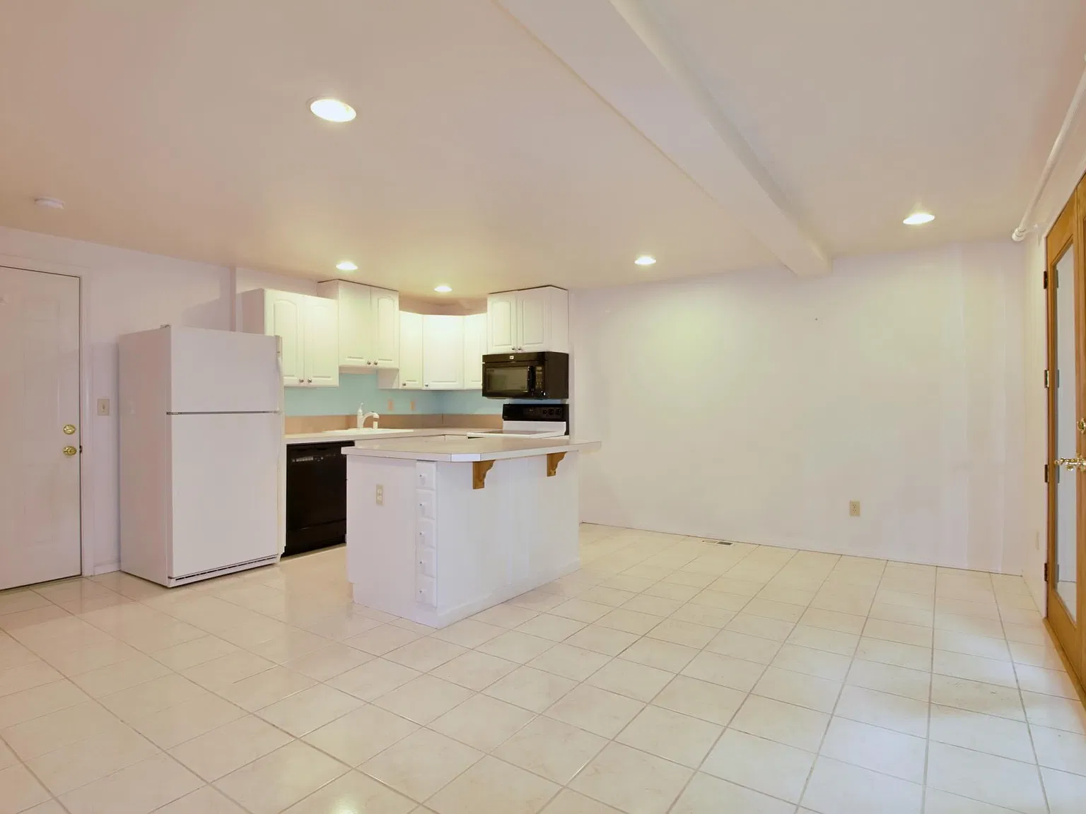 2 bed, 1.5 bath, 1100 sqft, $2,000 — Photo 3